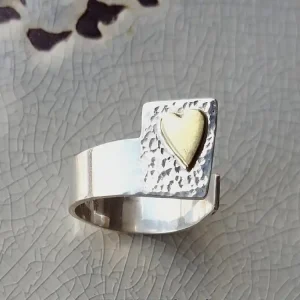 ';Love is just around the corner';, open zilveren ring met hartje Laatste Versie